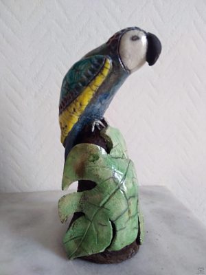Perroquet Ara bleu en céramique raku
